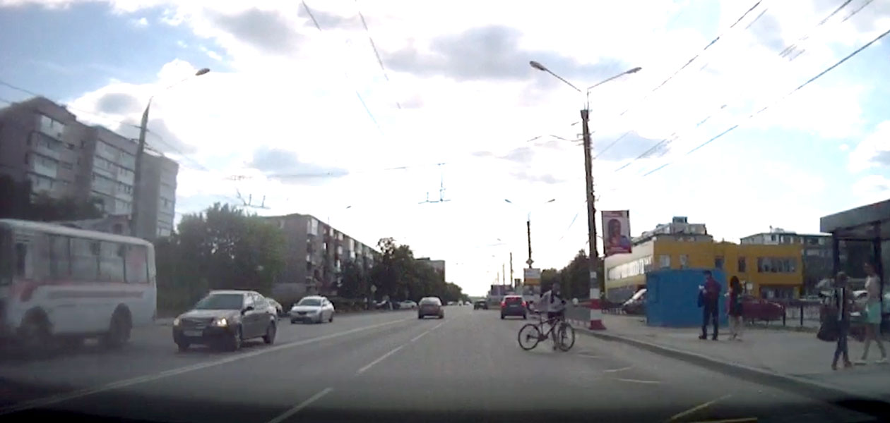 В кадре – велосипедист. Происшествия на дорогах Дзержинска