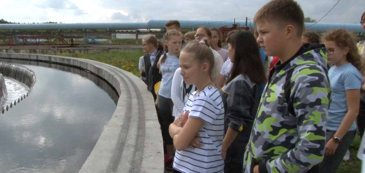 Специалисты Дзержинского водоканала устроили для гимназистов экскурсию