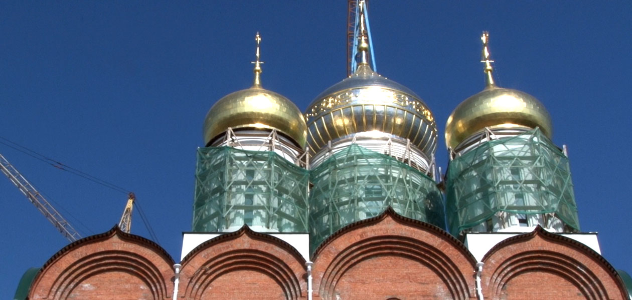 Воздвигнут большой купол храма в честь Воскресения Христова