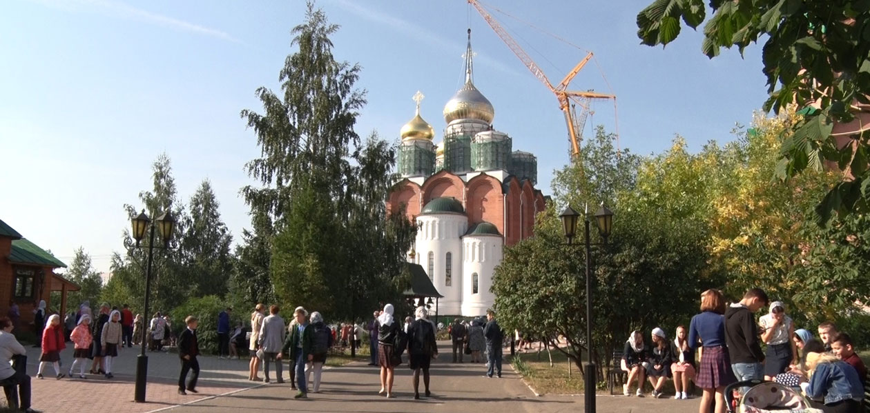 В Дзержинске завершилась установка куполов соборного храма в честь Воскресения Христова