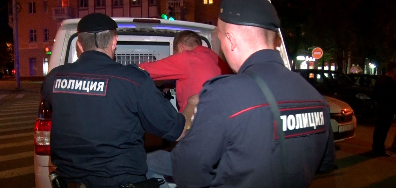 В Дзержинске пьяный мотоциклист повредил автомобиль такси (обновлено)