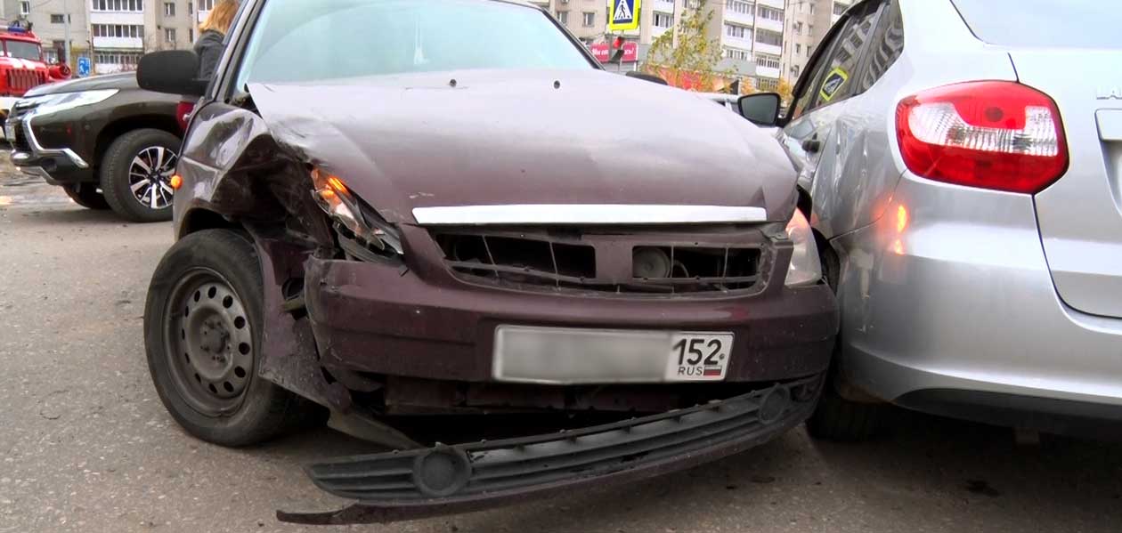 В Дзержинске священнослужитель в ДТП повредил две отечественные легковушки
