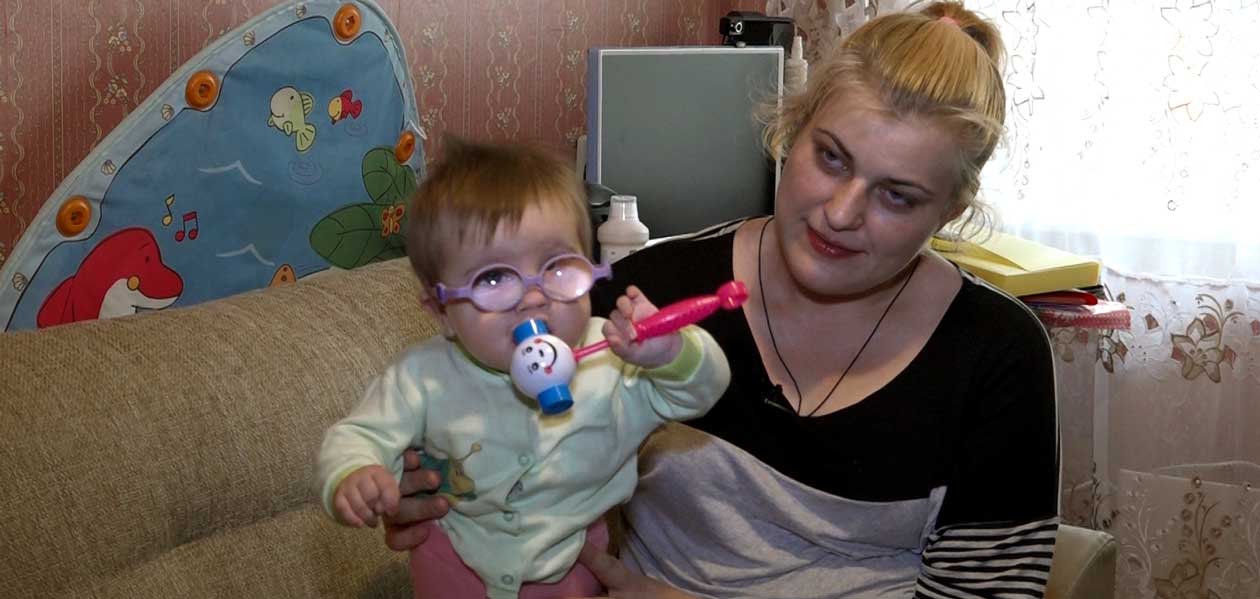 Деньги, собранные дзержинцами, помогли вернуть зрение слепой девочке