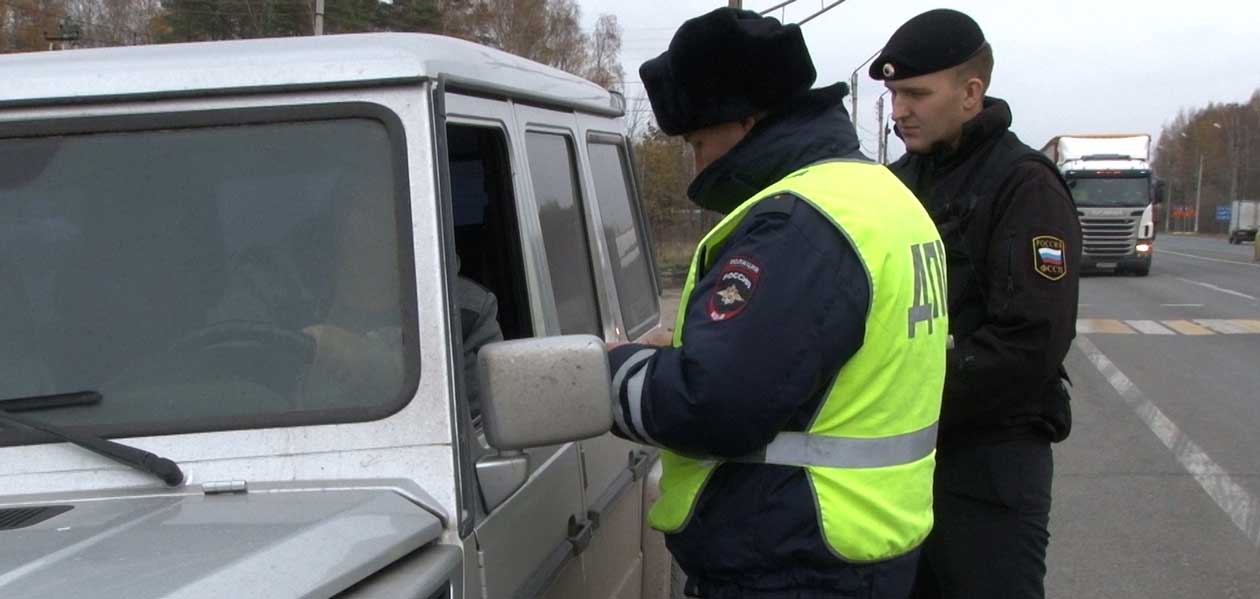 На трассе М-7 у водителя забрали машину за долги