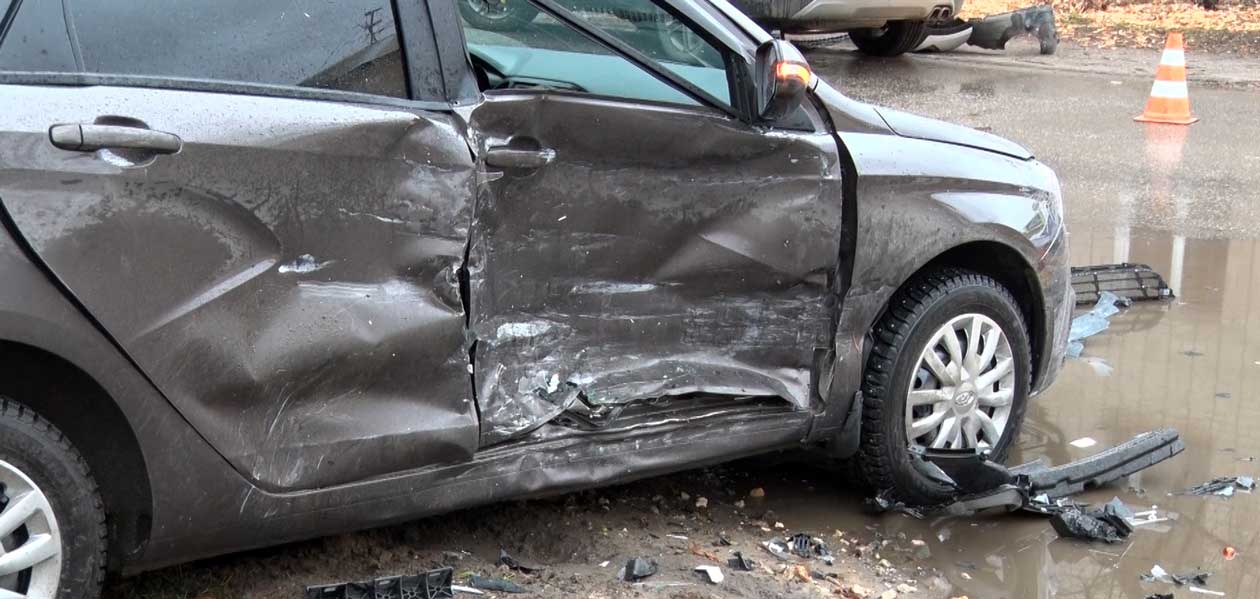 В Дзержинске в ДТП на перекрестке пострадала предполагаемая виновница аварии