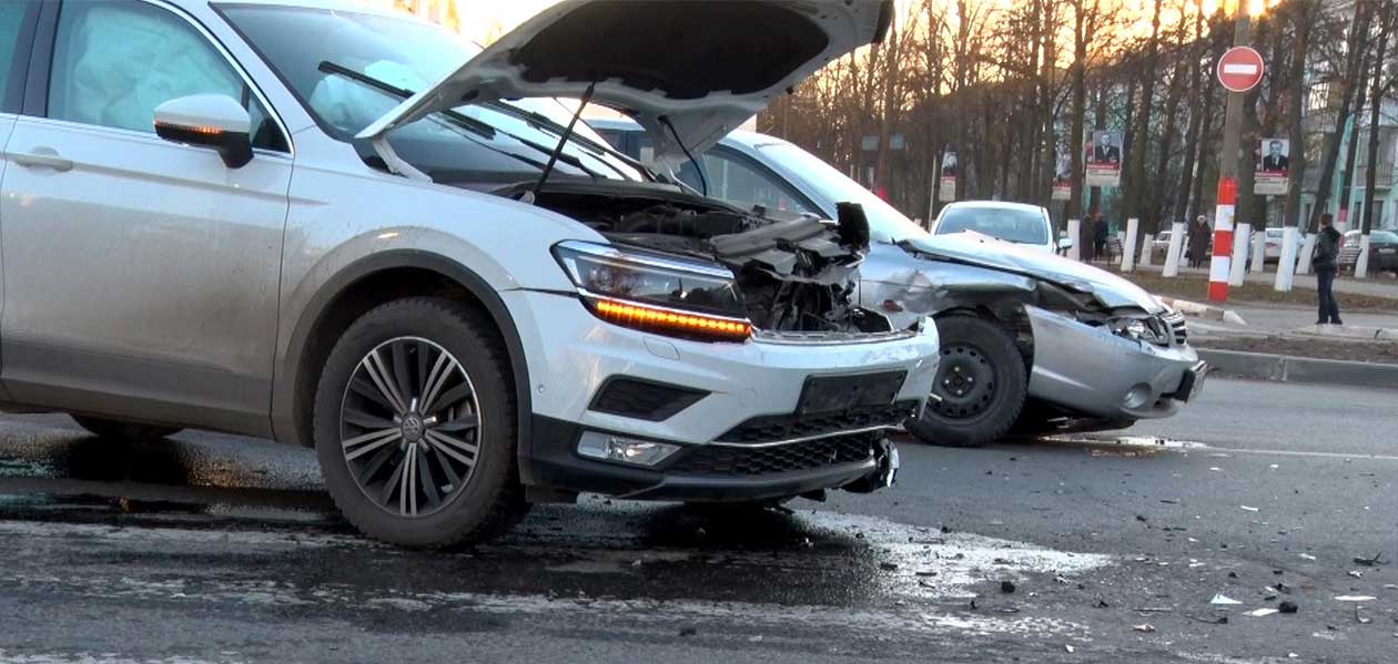 Две иномарки столкнулись на Ленина в Дзержинске