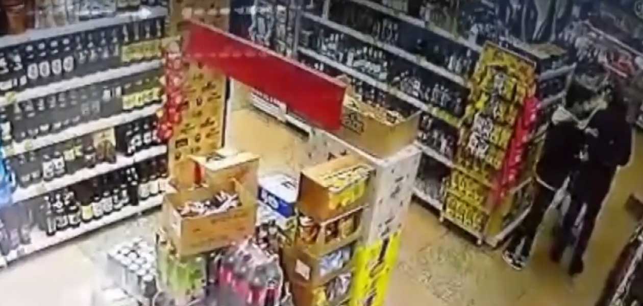 В Дзержинске неизвестные похитили из магазина бутылку виски