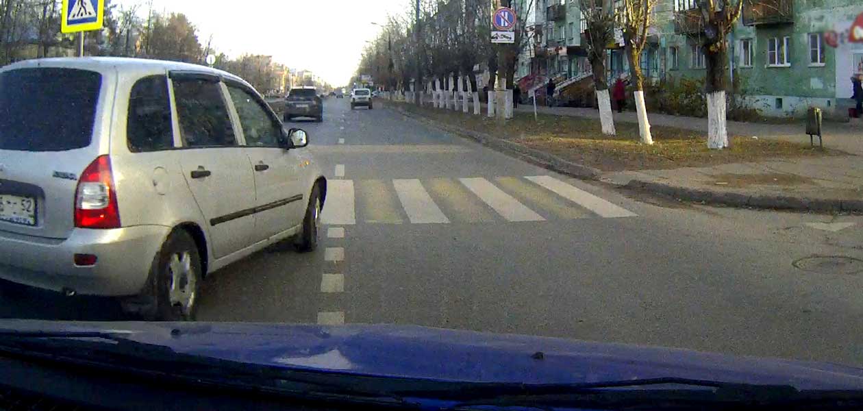 «Обратная связь». Опасный маневр легковушки чуть не привел к аварии