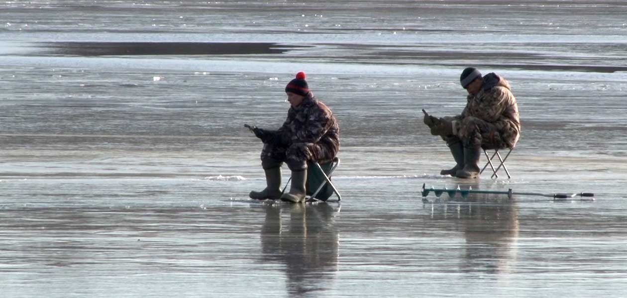 Бесстрашные рыбаки Дзержинска открыли зимний сезон