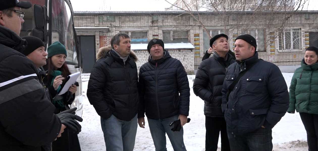 Глава Дзержинска Иван Носков проверил, как охраняется аварийный дом №6-а по Буденного