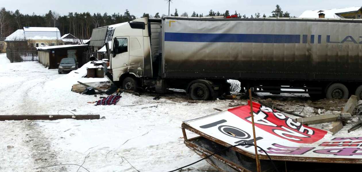 На трассе М-7 многотонная фура улетела в кювет