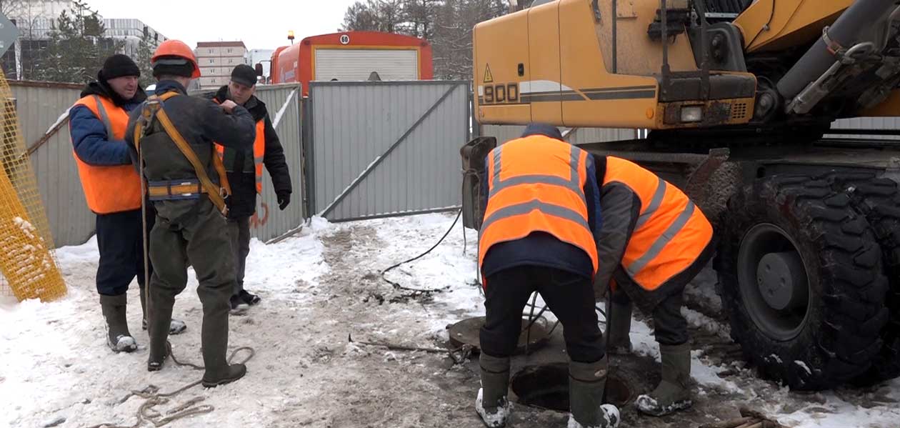 В Дзержинске на перекрестке бульваров Мира и Правды завершается ремонт канализационного коллектора