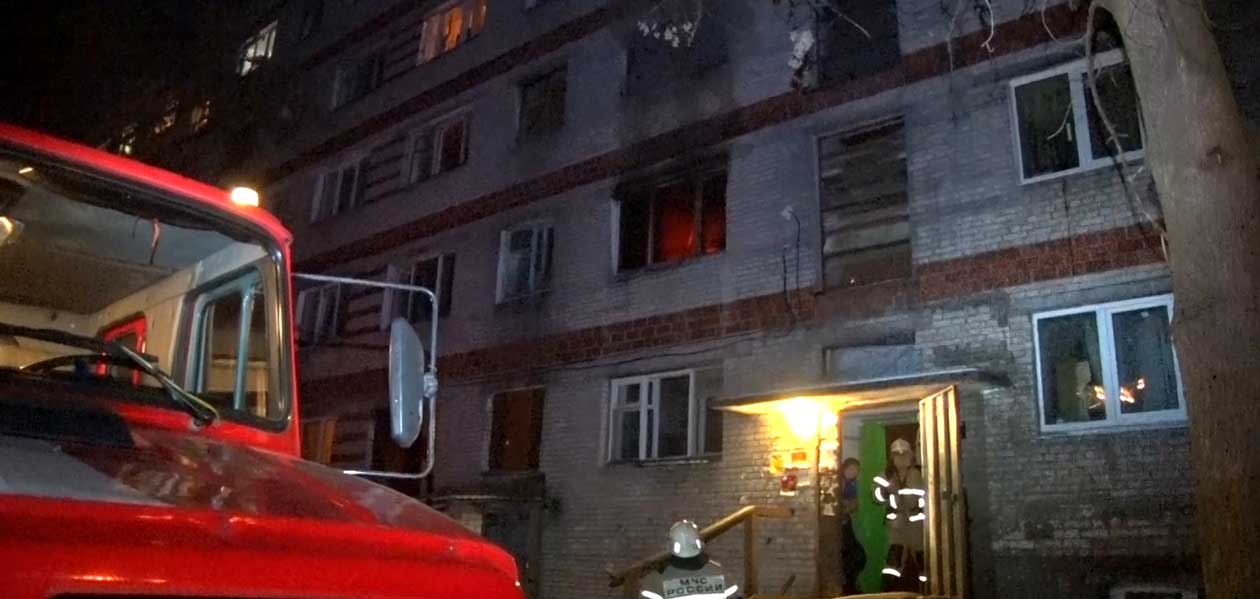 В Дзержинске из-за пожара эвакуировали крыло пятиэтажки