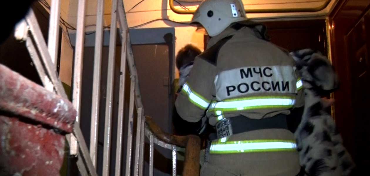 Дзержинские огнеборцы спасли из пожара пятерых детей