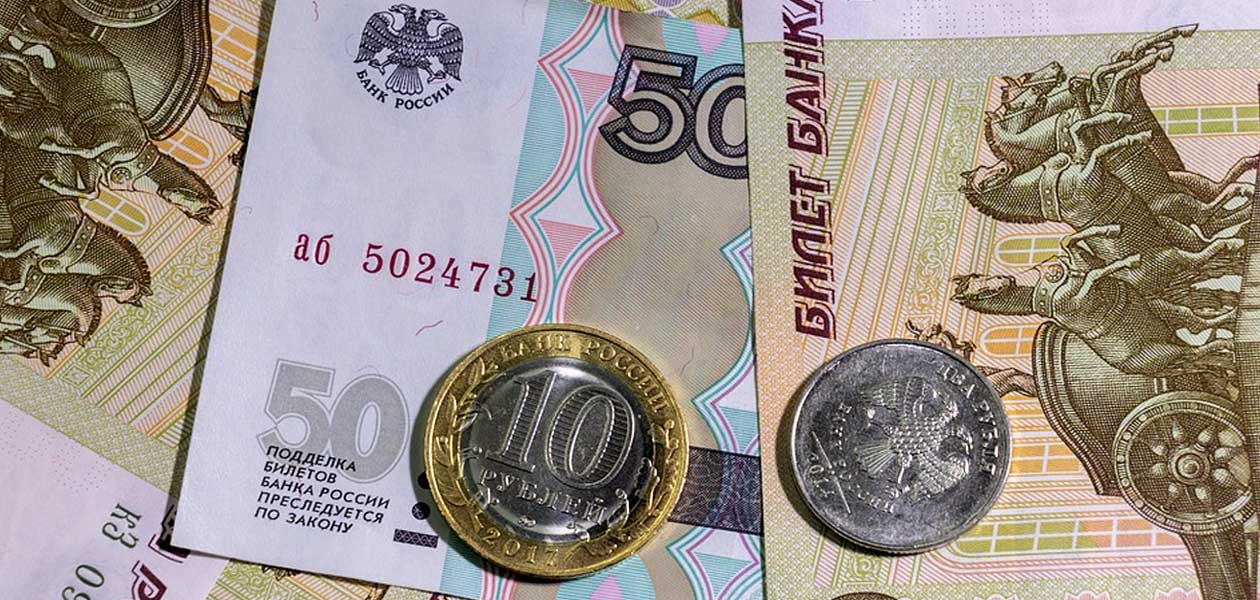 Каждый пятый работник в России получает менее 15 тысяч рублей в месяц
