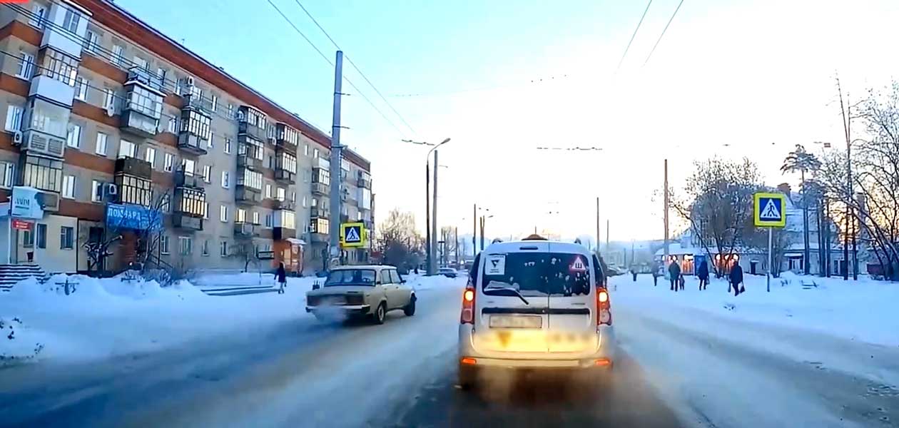 В Дзержинске водитель «Жигулей» грубо нарушил ПДД на улице Терешковой