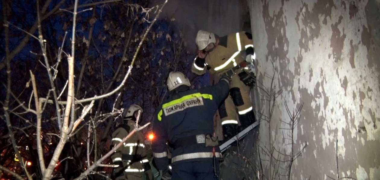 В Дзержинске в доме на Черняховского горело пристанище бомжей