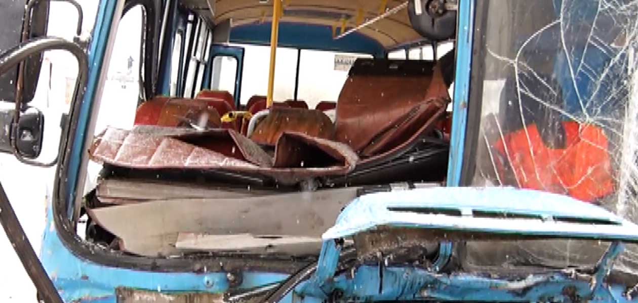 В Нижнем Новгороде служебный автобус врезался в грузовик. Пострадали 23 человека
