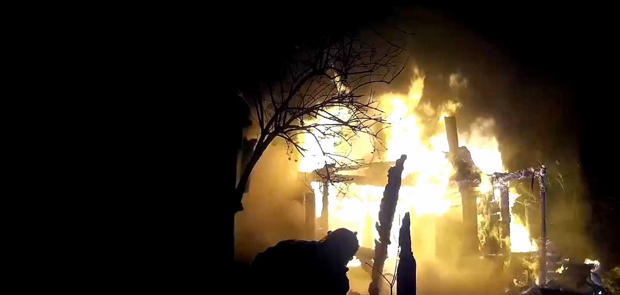 В садах на выезде из Дзержинска горел садовый домик