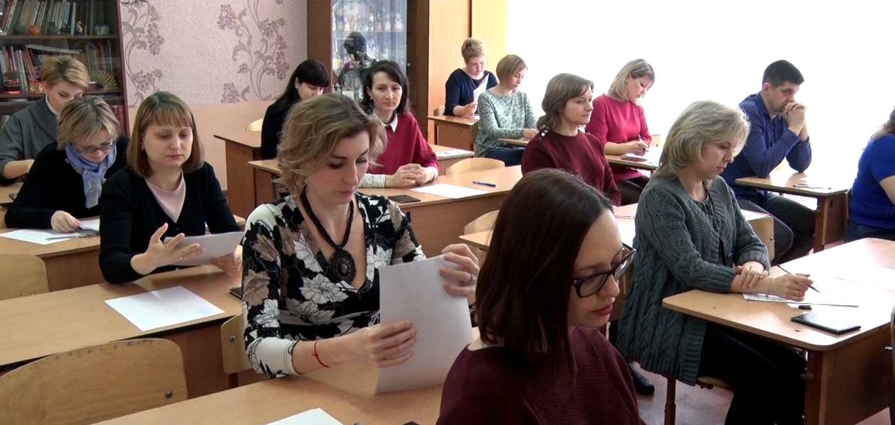 Папы и мамы дзержинских школьников сдали ЕГЭ по математике