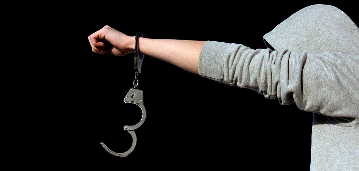 Дзержинские полицейские задержали подозреваемого в грабеже киосков экспресс-займов