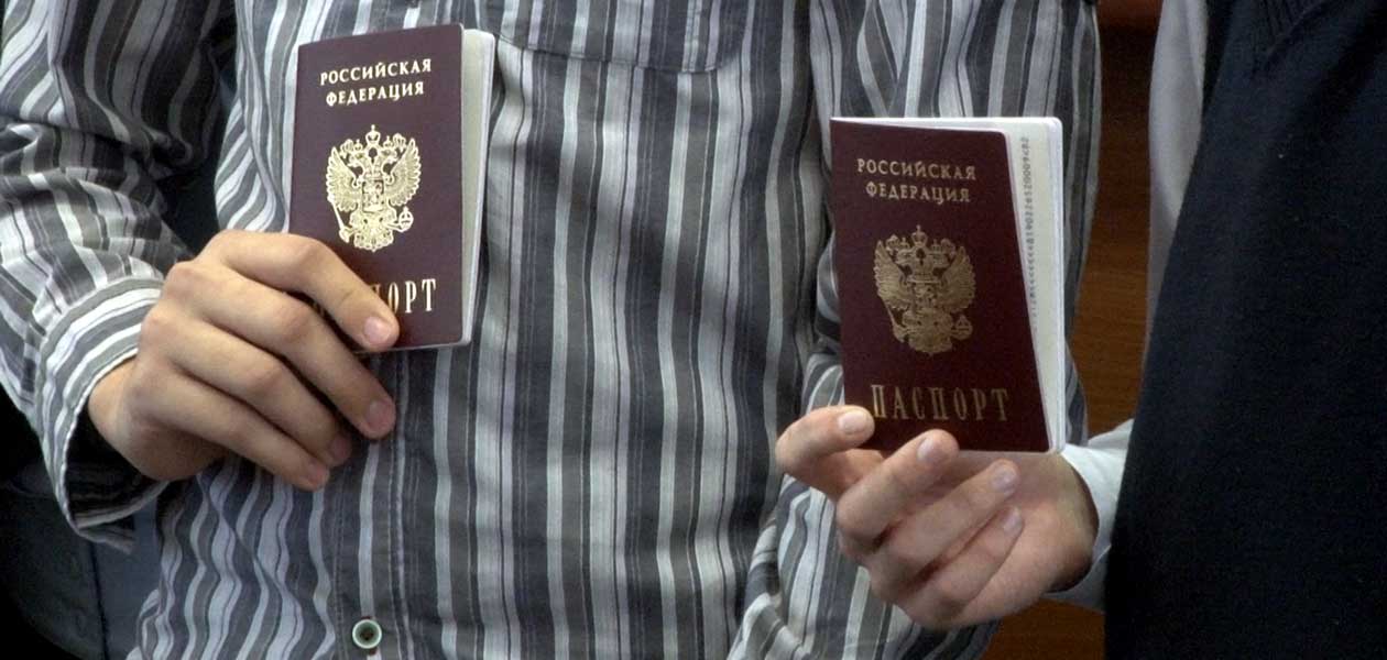 14-летним дзержинцам вручили паспорта