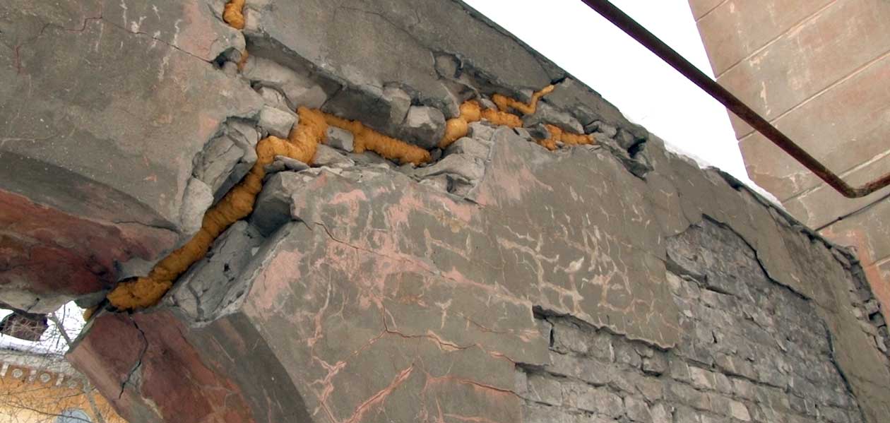 Во время ремонта в Дзержинске начали применяться «современные материалы»