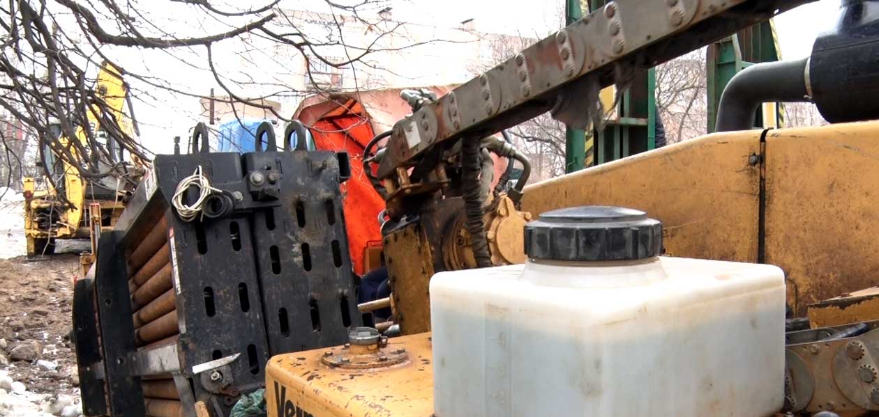 Дзержинский водоканал продолжает ремонт во дворах на улице Красноармейская
