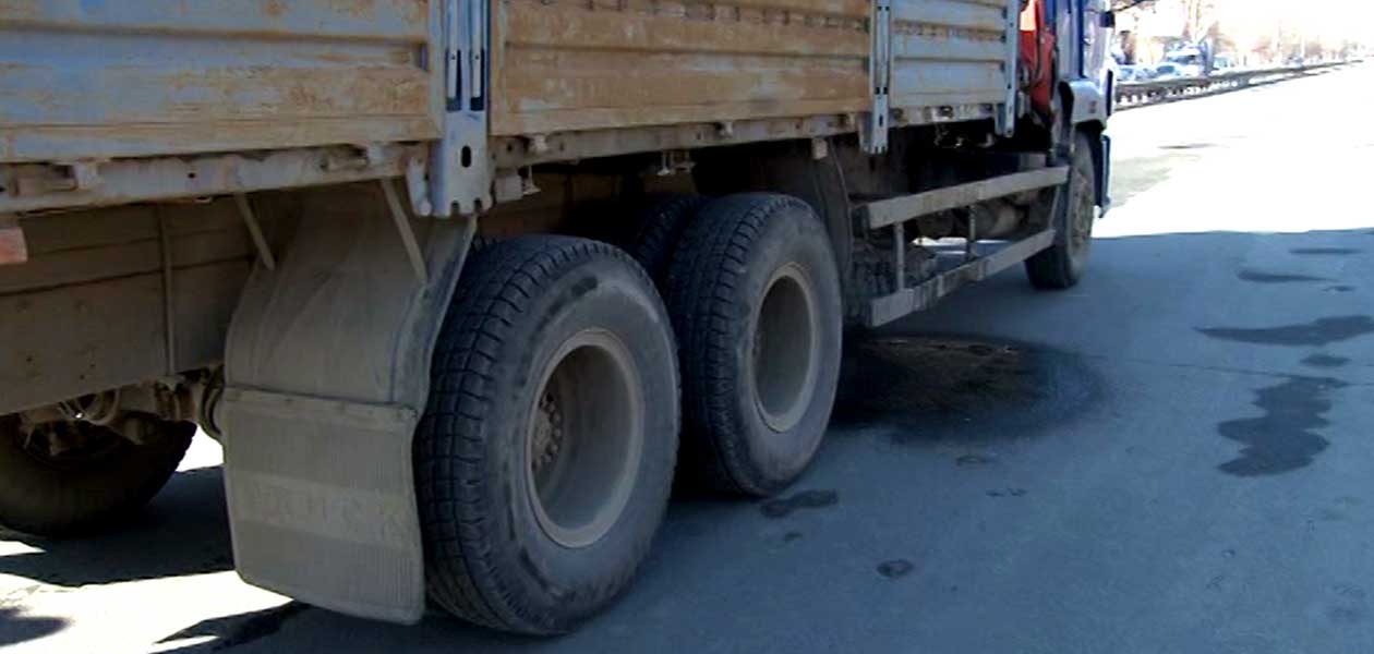 В Нижнем Новгороде под колесами грузовика погиб пожилой мужчина