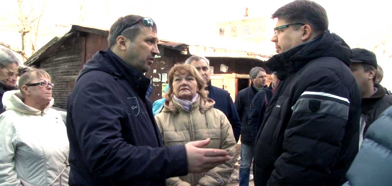 Глава Дзержинска проверил дом с пристроем, на который жаловались жители