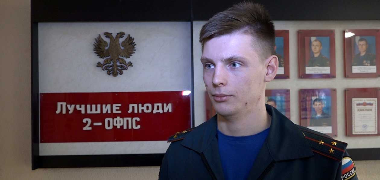 В Дзержинске наградили пожарного, который спас из огня 3-летнего малыша. Обновлено