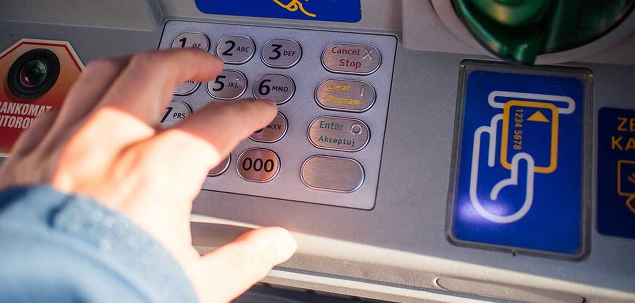 За минувшие сутки два жителя Дзержинска потеряли более 150 тысяч рублей