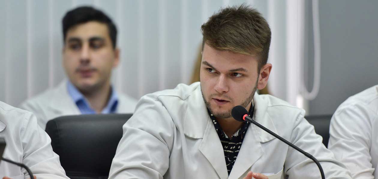 Глеб Никитин рассказал о новой программе поддержки врачей региона
