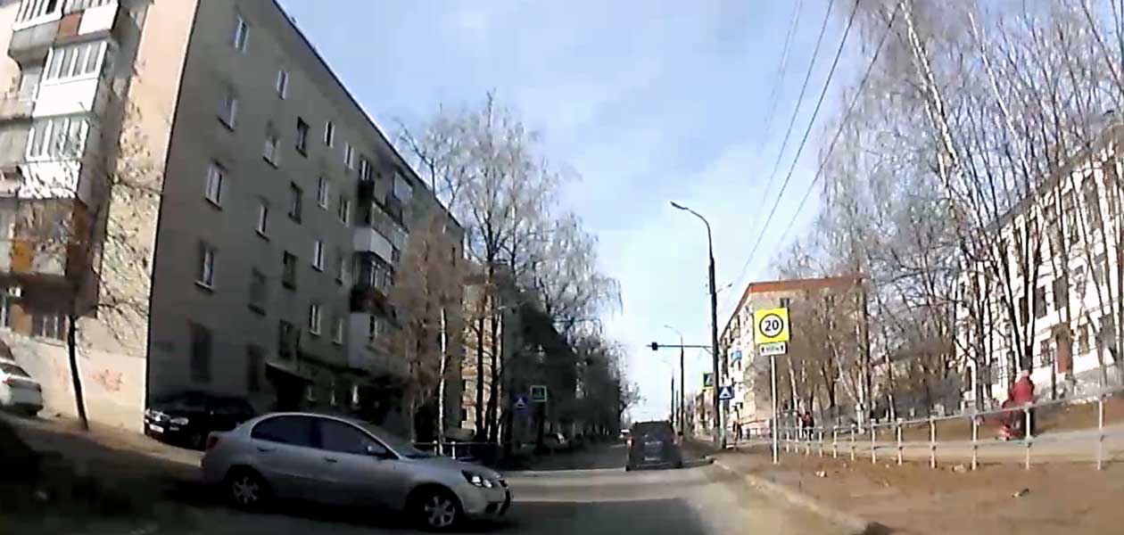 Обратная связь. Нарушение ПДД на Ватутина