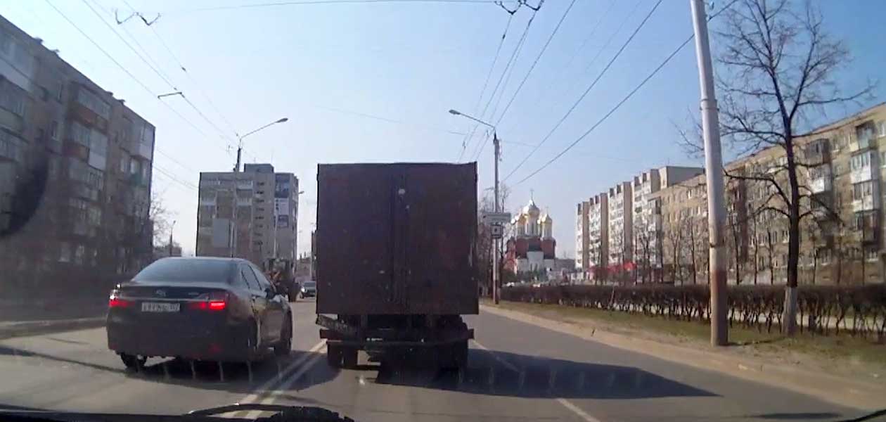 «Обратная связь». Женщина-водитель возмущена поведением другого автомобилиста