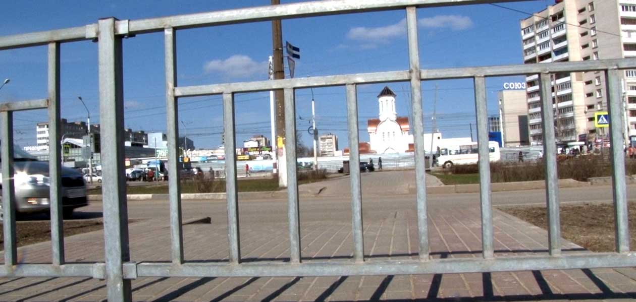 Путь закрыт. На дзержинском бульваре Химиков - новые маршруты для пешеходов
