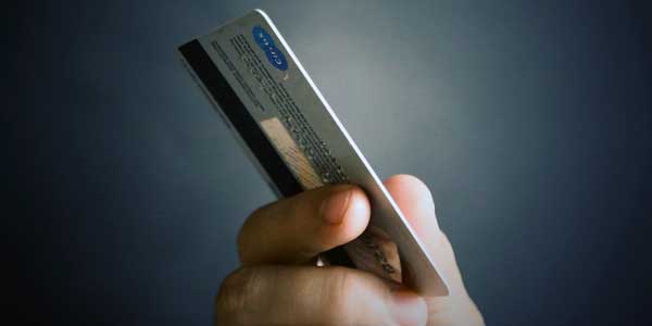 В майские праздники жертвами аферистов стали 12 дзержинцев