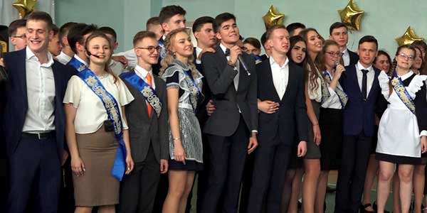 В дзержинских школах звучат последние звонки