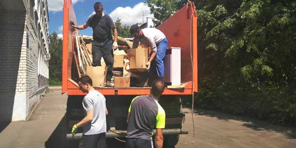 Дзержинские школы и детсады, пострадавшие во время взрывов, приводят в порядок