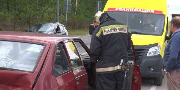 В Дзержинске «Ауди» врезался в «Москвич». Пострадал пешеход