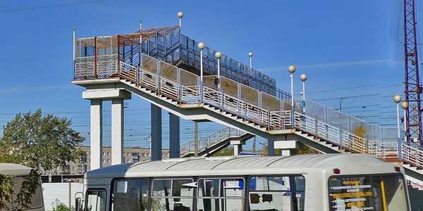 Подросток упал с моста через железнодорожные пути станции «Дзержинск»