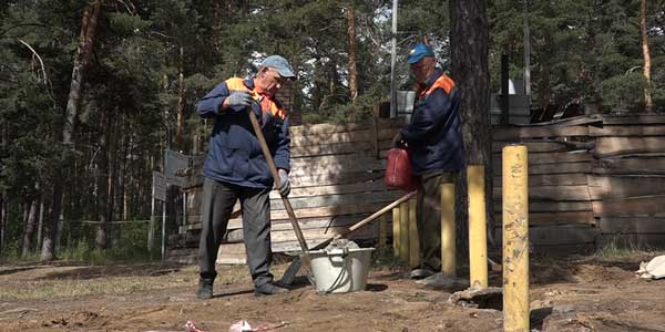 У Святого озера в Дзержинске восстановили ограждение