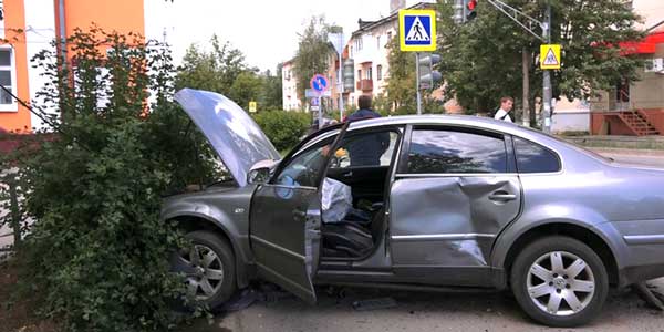 В Дзержинске на перекрестке Чкалова-Ватутина столкнулись два автомобиля