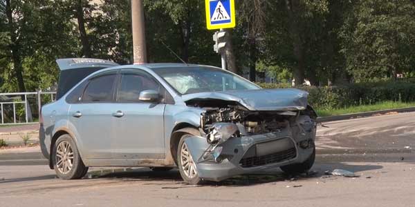 Женщина-водитель пострадала в ДТП на перекрестке Грибоедова - Победы
