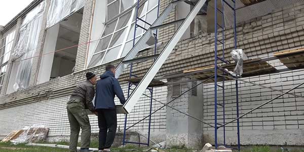 Начался демонтаж и установка окон в дзержинской спортшколе №1