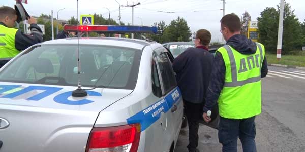 Два в одном. В Дзержинске пьяная автоледи помяла сразу две легковушки