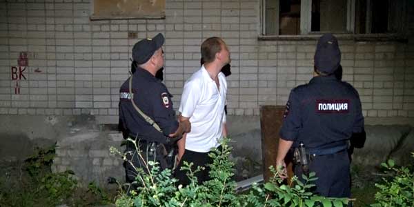 Винни Пух с Буденного. Дзержинец застрял в окне расселенного дома