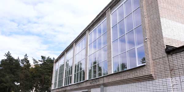 В три раза прочнее. В Дзержинской спортшколе №1 поставили новые окна