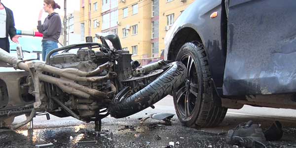 Мотоциклист разбился насмерть на улице Петрищева в Дзержинске