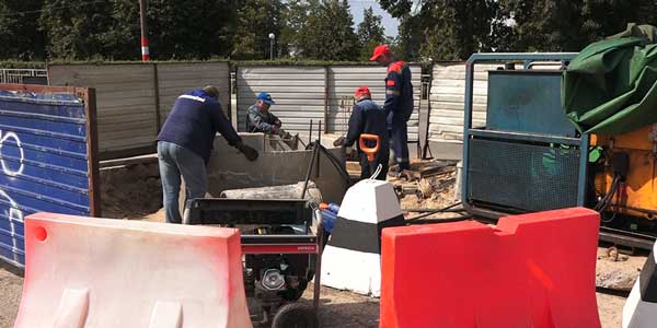 Работы на глубине. ДВК меняет коллектор на площади Дзержинского